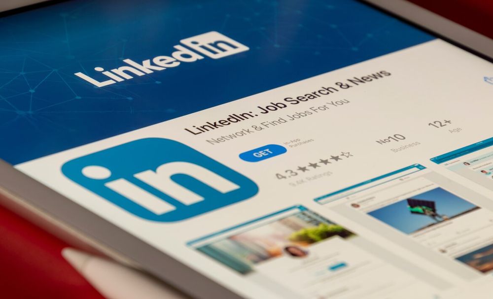 How To Write LinkedIn Prospecting Messages [28 Templates]