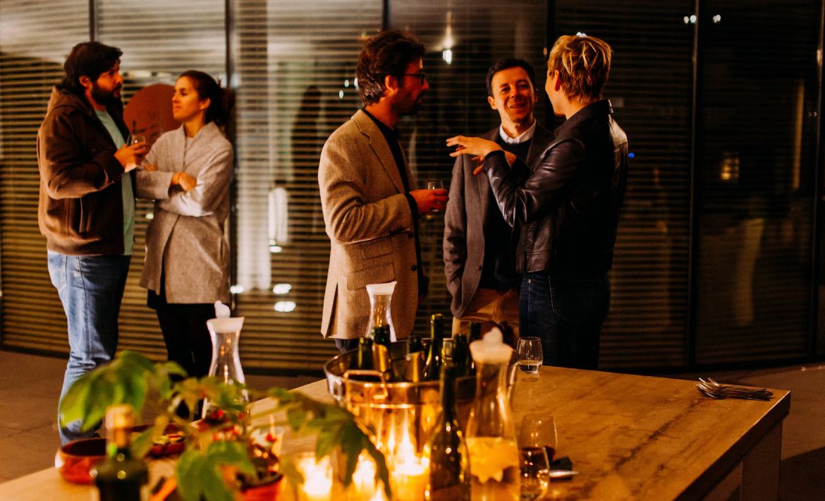 How to ace sales networking: Tips and strategies to build your network