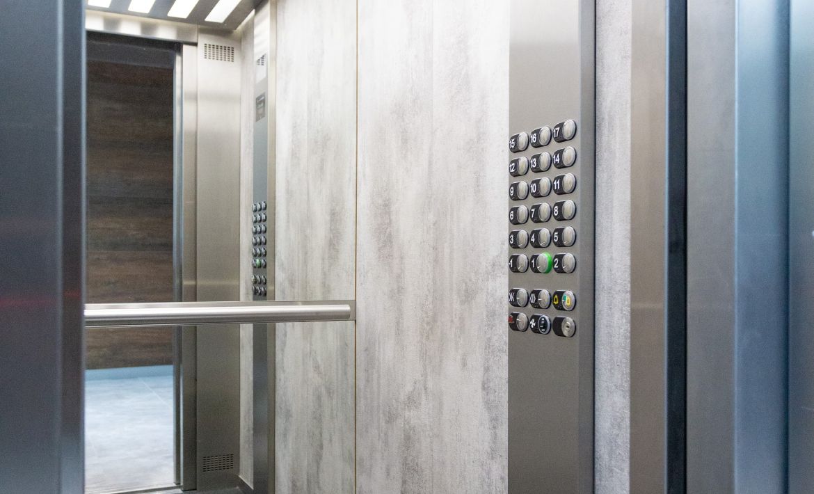 Elevator pitch explained: 11 best elevator pitch examples to land more deals